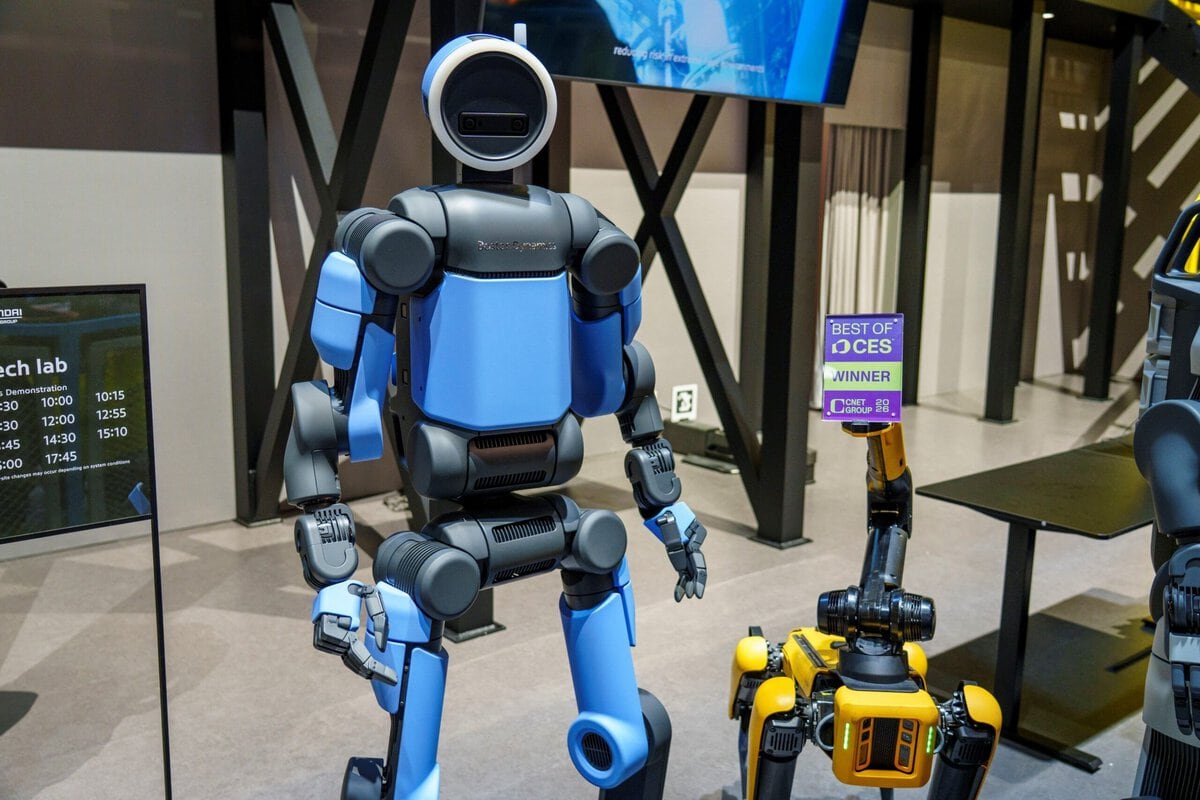 Featured image for “Hyundai Robots Could Turn Dealers Into Tech Stores”