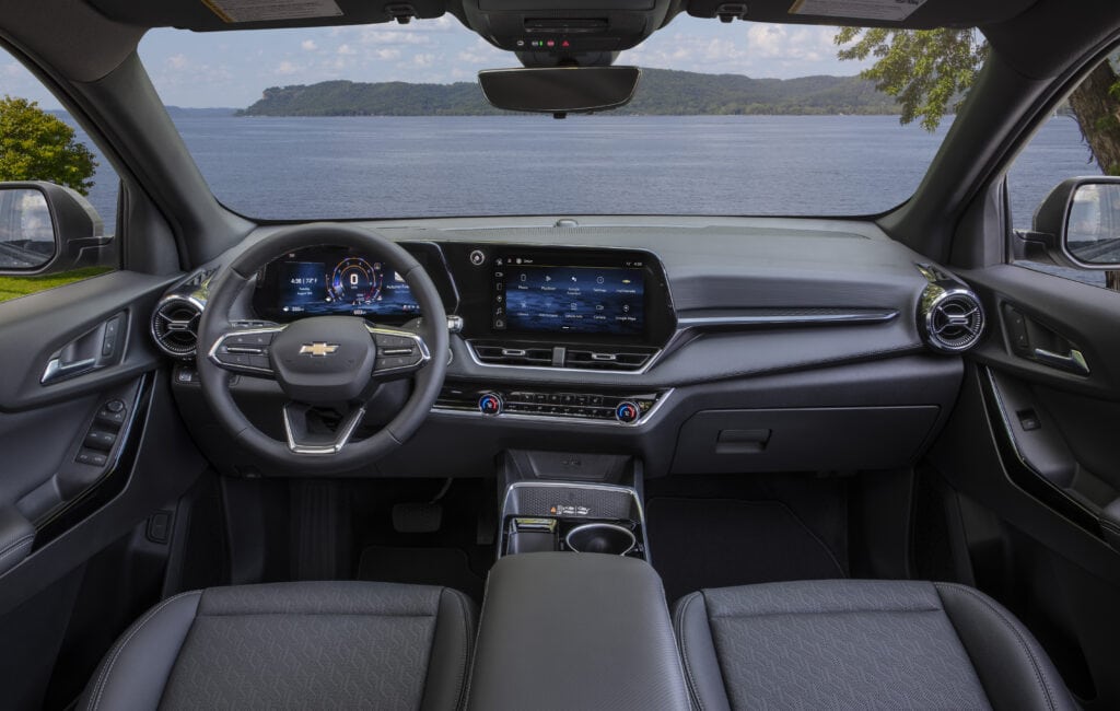Interior view of front cabin in a 2025 Chevrolet Equinox LT.