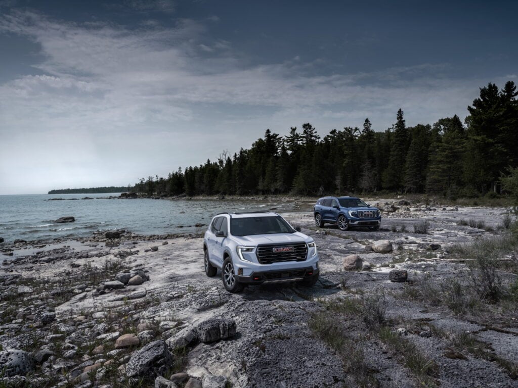 Pack shot of the all-new GMC Acadia, including the 2025 Acadia AT4 (front) and Acadia Denali (back).