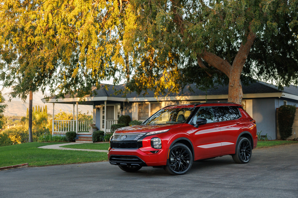 Featured image for “2026 Nissan Rogue Plug-in Hybrid 0% Financing Deal”
