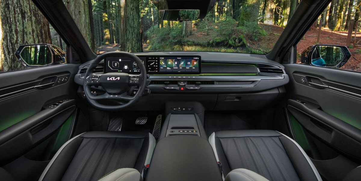 Featured image for “Car Features Buyers Want Are Not More Screens”