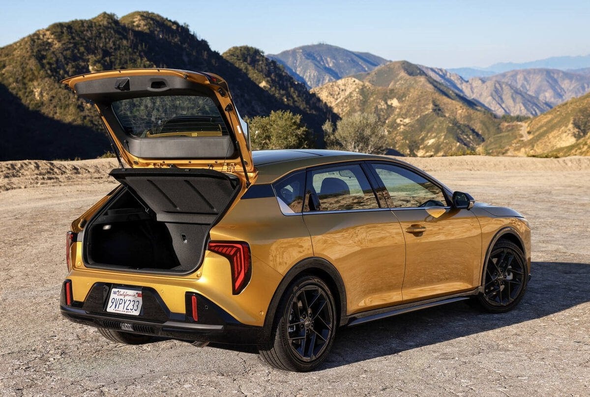 Featured image for “Hatchbacks in America: The Smart Car Comeback”