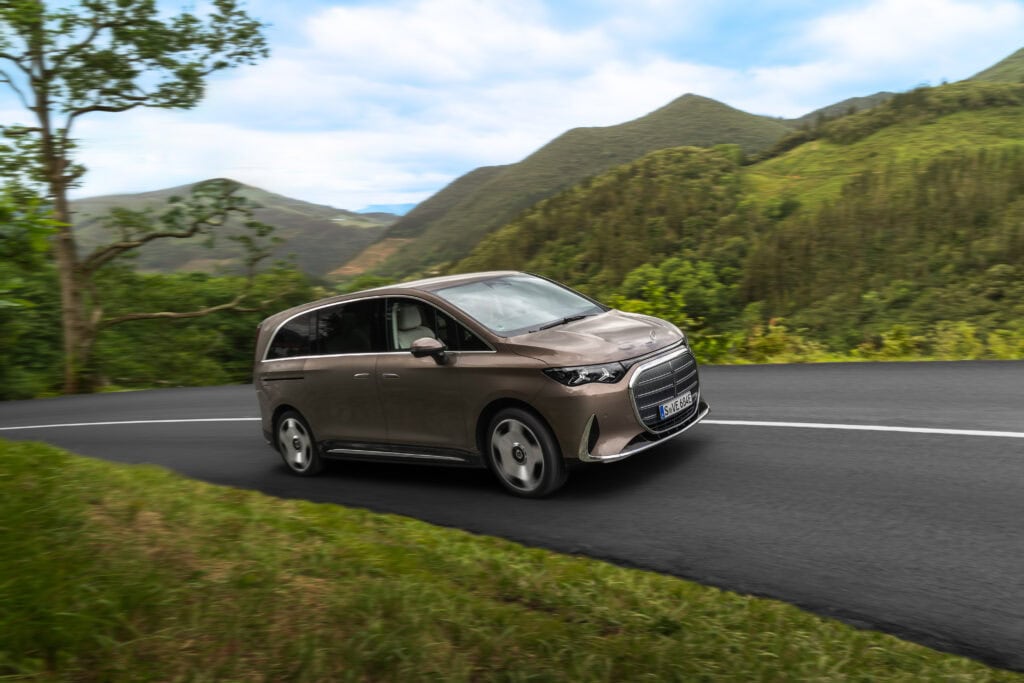 The all-new Mercedes-Benz VLE/ Press Test Drive Bilbao, Spain (Mercedes-Benz VLE 300 electric | combined energy consumption: 20.7-18.4 kWh/100 km | combined CO₂ emissions: 0 g/km | CO₂ class: A
EXTERIOR: velvet brown metallic | INTERIOR: nappa leather ivory beige;Mercedes-Benz VLE 300 electric | combined energy consumption: 20.7-18.4 kWh/100 km | combined CO₂ emissions: 0 g/km | CO₂ class: A*