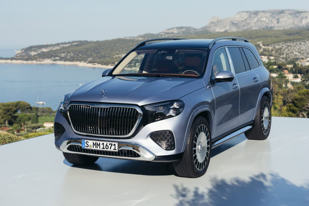 Mercedes-Maybach GLS 680
MANUFAKTUR Côte d'Azur light blue metallic
Maybach Exclusive Nappa Leather Beech brown / Macchiato beige