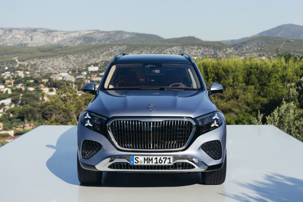 Mercedes-Maybach GLS 680
MANUFAKTUR Côte d'Azur light blue metallic
Maybach Exclusive Nappa Leather Beech brown / Macchiato beige