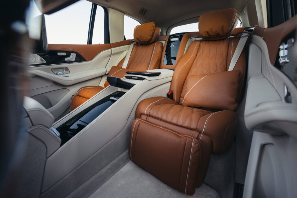 Mercedes-Maybach GLS 680
MANUFAKTUR Côte d'Azur light blue metallic
Maybach Exclusive Nappa Leather Beech brown / Macchiato beige
