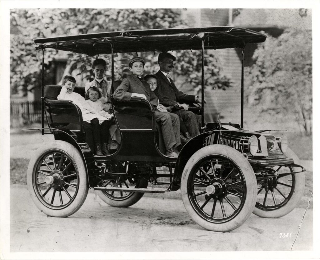 History of Electric Cars in America: Why They Lost. 1904 Baker Electric — early family transportation
An excellent historical image showing that electric cars were practical family vehicles.