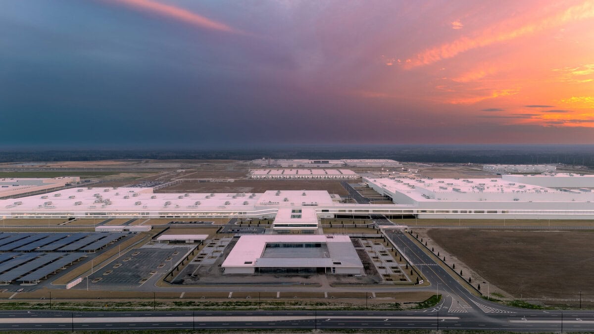 Featured image for “The New Auto Factories Rebuilding America”