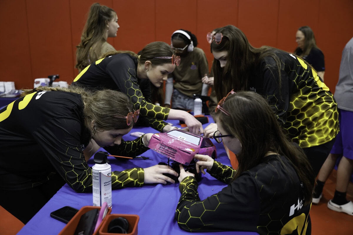 Featured image for “Hyundai Fuels STEM for Future Auto Careers”