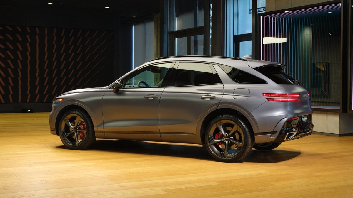 Featured image for “2027 Genesis GV70 Receives Prestige Graphite Trim”