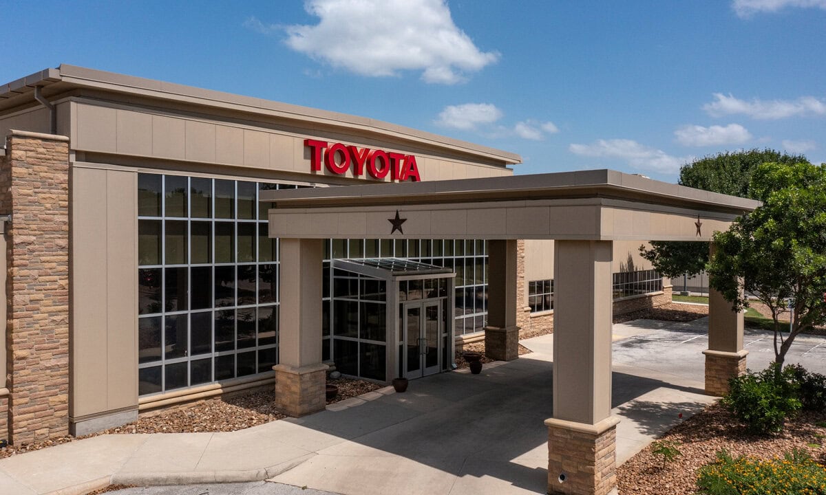 Featured image for “Toyota Tacoma Returns To Texas Soil In $3.6B Bet”