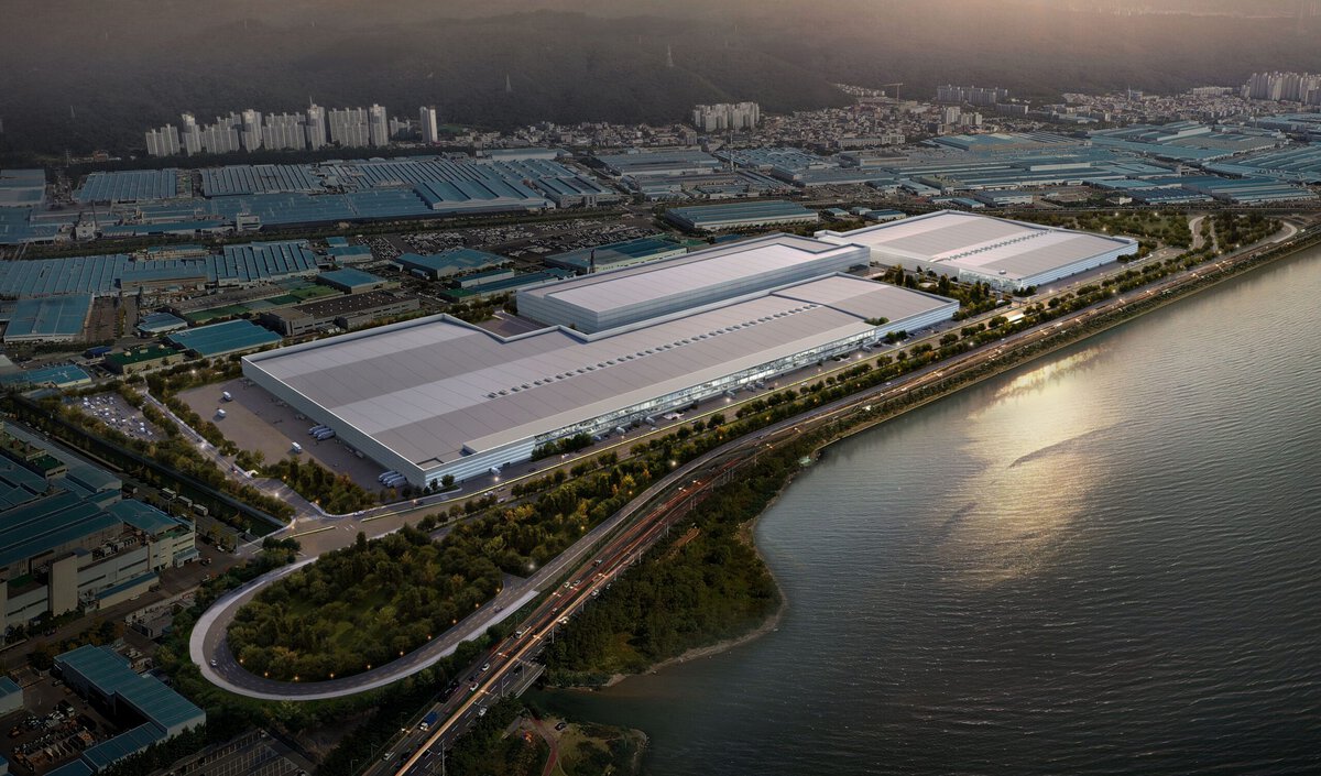 Featured image for “Genesis GV90 Puts Hyundai’s Smart Factory to the Test”