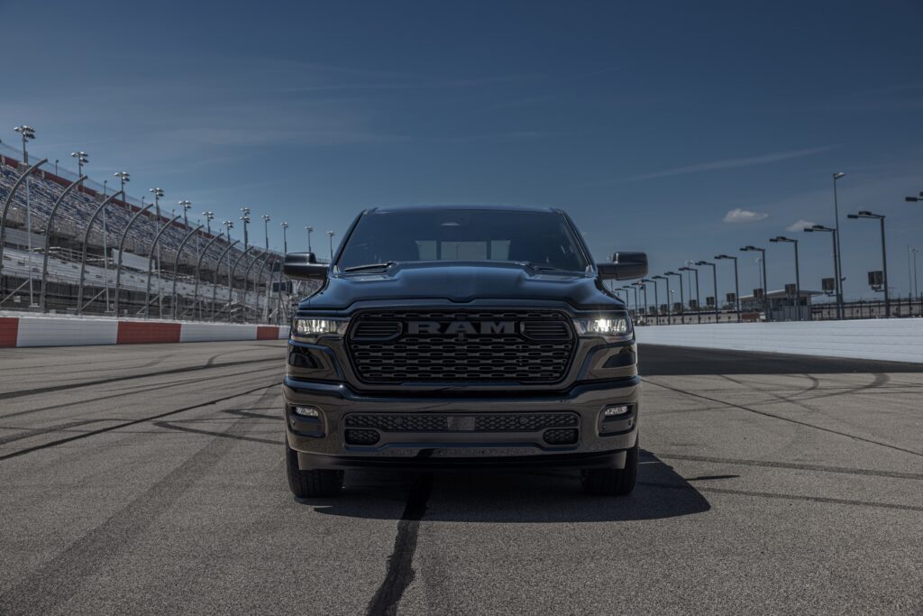 2026 Ram 1500 Black Express with HEMI® V-8 front