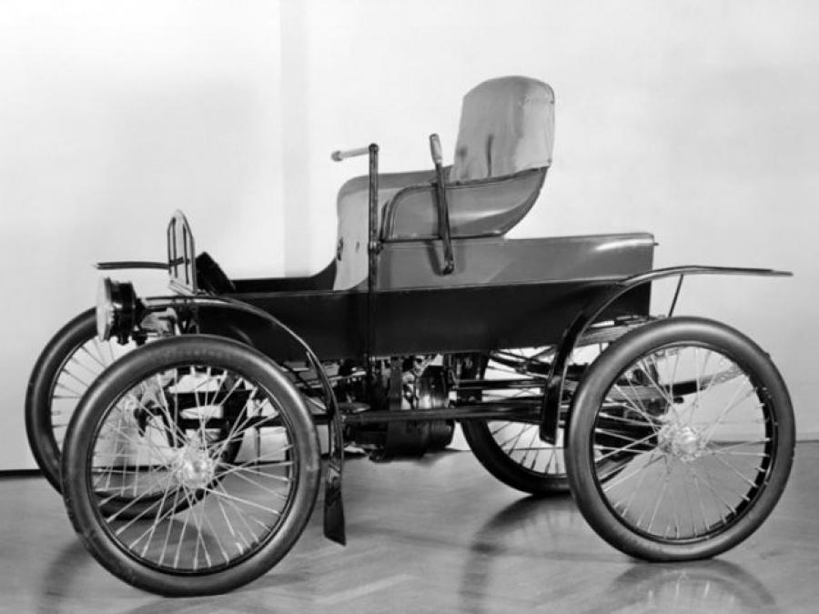 History of Electric Cars in America: Why They Lost 1901 Baker Electric Runabout
An early American EV that makes an outstanding opening or timeline photograph.