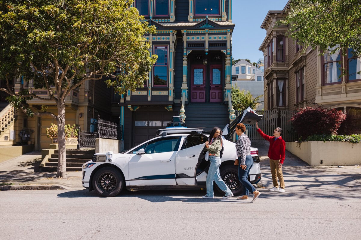 Featured image for “Hyundai Robotaxis: Why Waymo and Motional Both Matter”