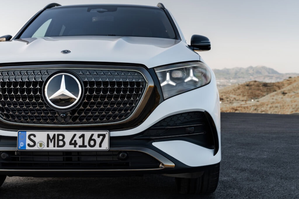 The new Mercedes-Benz GLE.

Exterior: MANUFAKTUR opalite white bright
Interior: MANUFAKTUR special upholstery in Exclusive nappa leather yacht blue