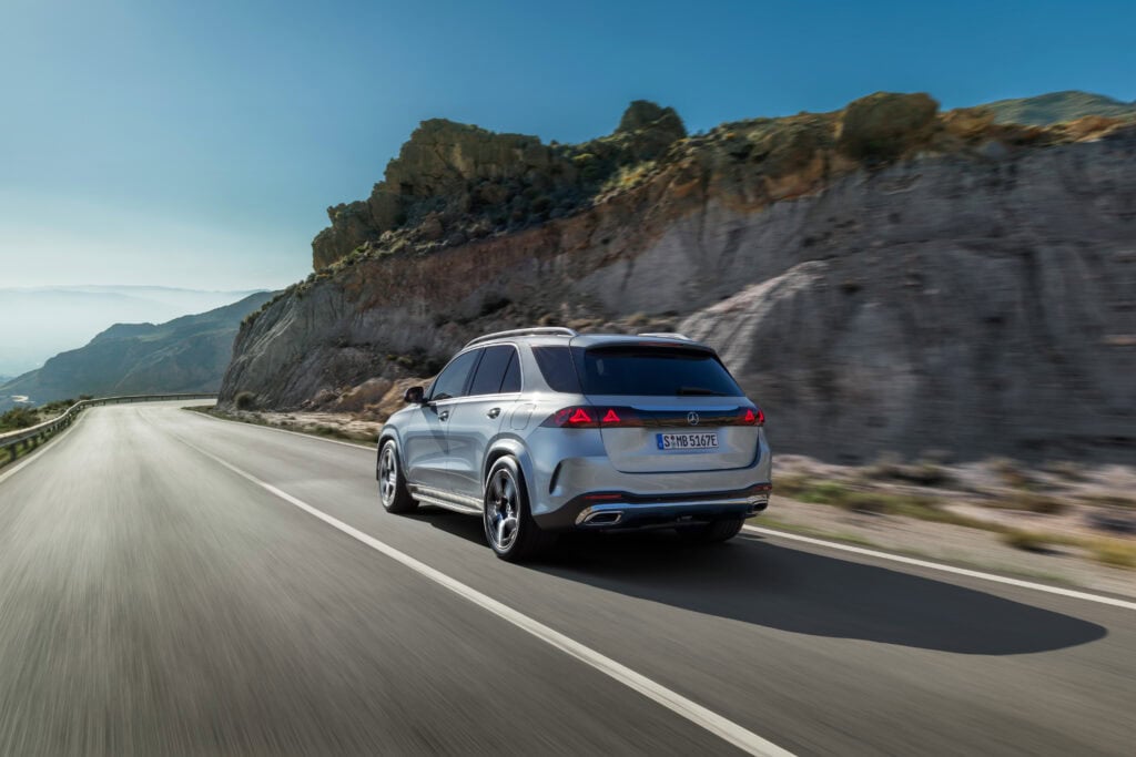The new Mercedes-Benz GLE.

Exterior: MANUFAKTUR Côte d'Azur light blue metallic
Interior: Leather saddle brown / black