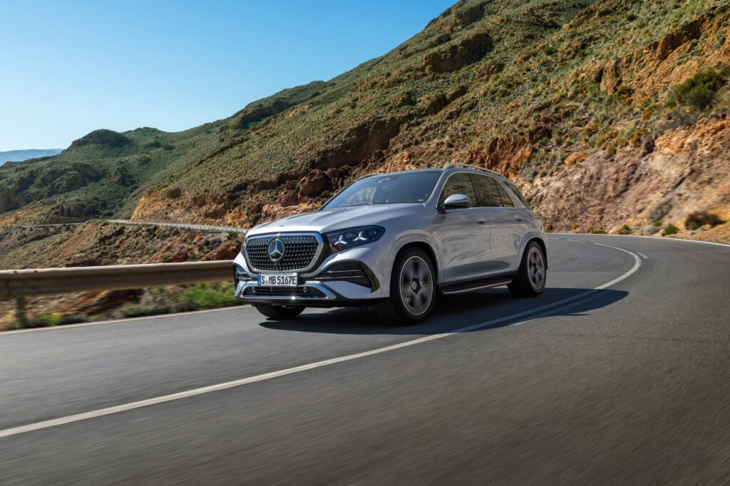 The new Mercedes-Benz GLE.

Exterior: MANUFAKTUR Côte d'Azur light blue metallic
Interior: Leather saddle brown / black