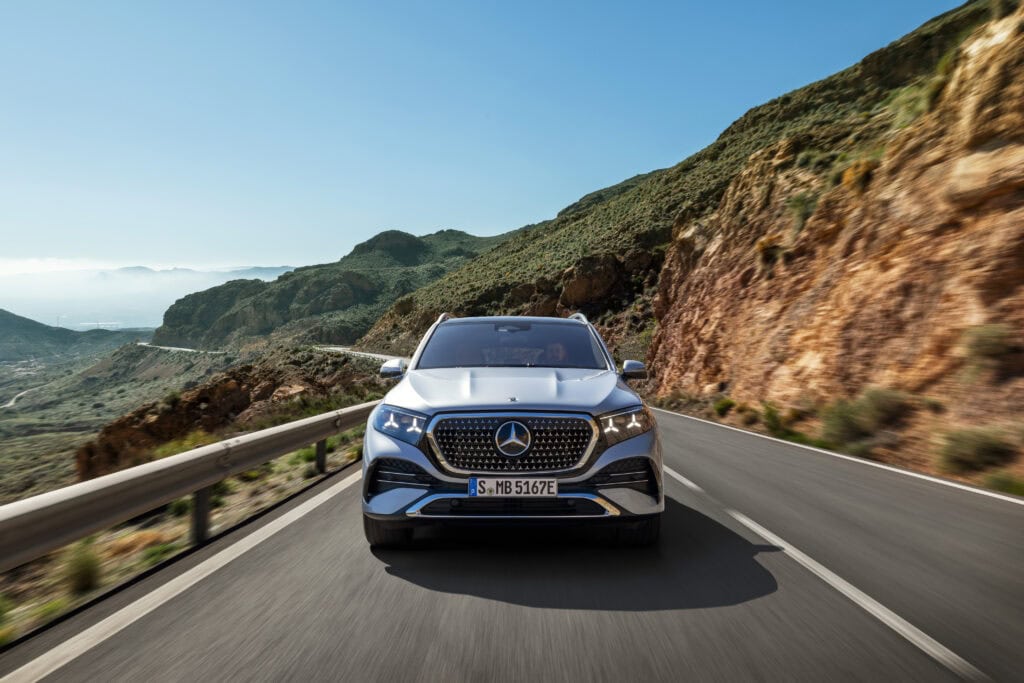 The new Mercedes-Benz GLE.

Exterior: MANUFAKTUR Côte d'Azur light blue metallic
Interior: Leather saddle brown / black