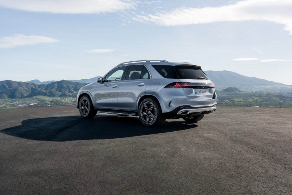 The new Mercedes-Benz GLE.

Exterior: MANUFAKTUR Côte d'Azur light blue metallic
Interior: Leather saddle brown / black