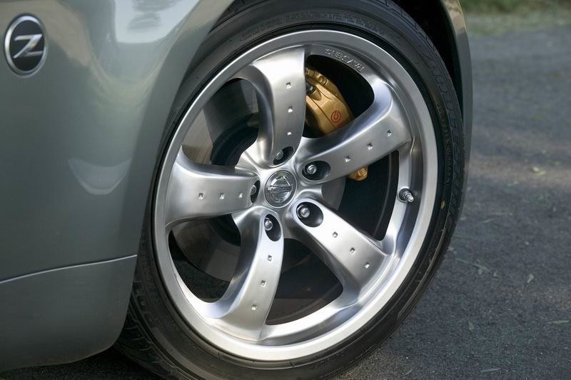 Red Nissan Break Calipers